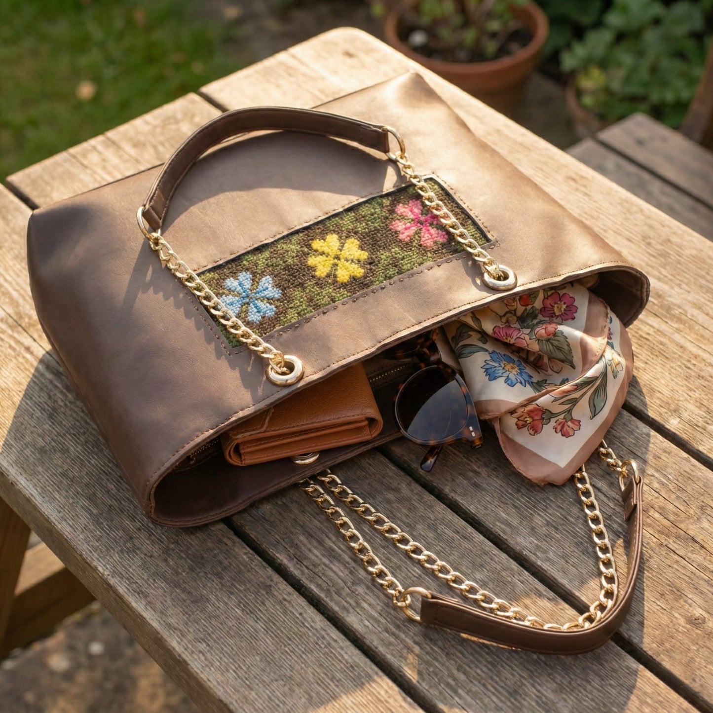 The 'Gul-e-Meeras' Tote